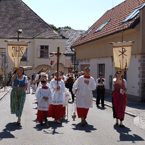 Prozessionen zu Fronleichnam haben in der katholischen Kirche eine lange Tradition.